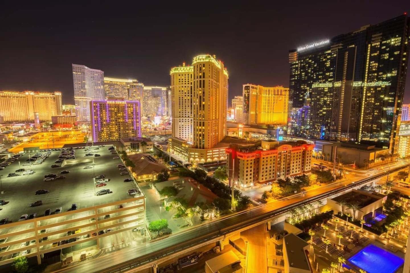 Сasa de vacaciones No Fee Strip View +free Valet + Pool Las Vegas